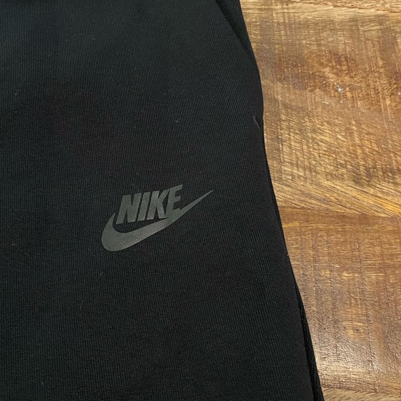 NWT Nike Sportswear Tech Fleece Shorts CU4503-010 - Picture 3 of 8